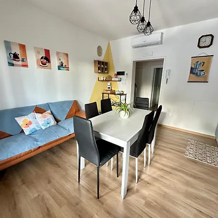 Da Deki Con Ampio Terrazzo Vista Monte Grappa Lägenhet *