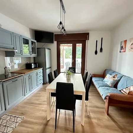 Da Deki Con Ampio Terrazzo Vista Monte Grappa Lägenhet